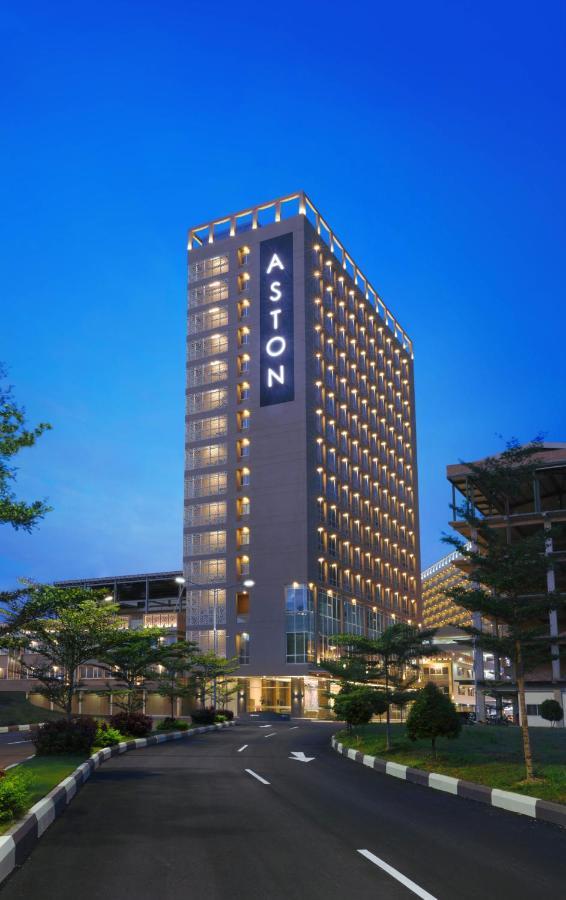 Aston Nagoya City Hotel Batam Exterior foto